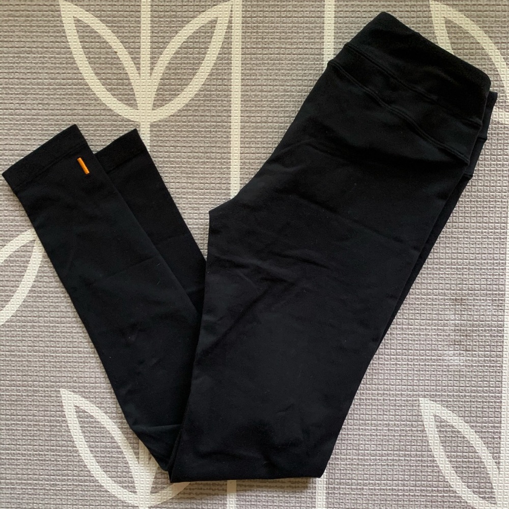Lucy // Black Cropped Workout Yoga Leggings Small